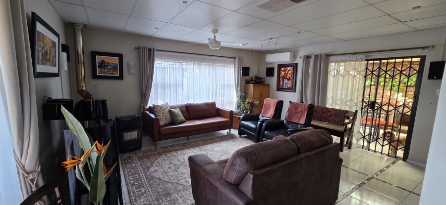 3 Bedroom Property for Sale in Roylglen Gardens Northern Cape